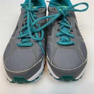 Nike Air Relentless 3 Women’s Sneaker- Sz 7